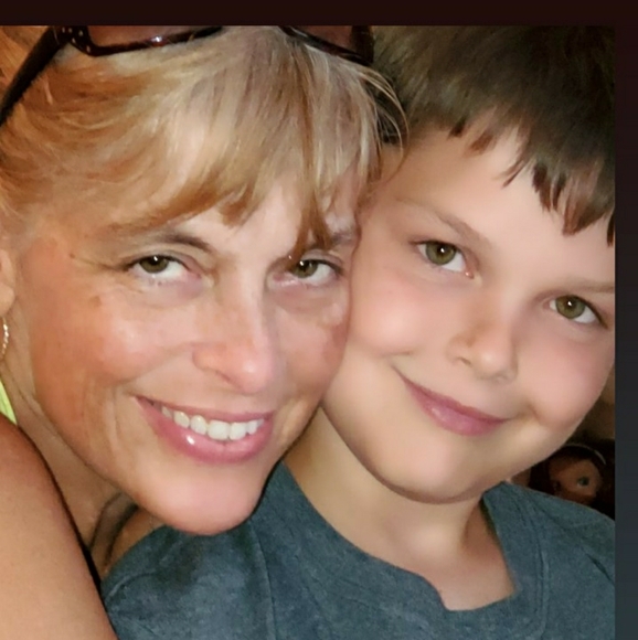 Meet your Posher, Jennifer - Picture 1 of 1